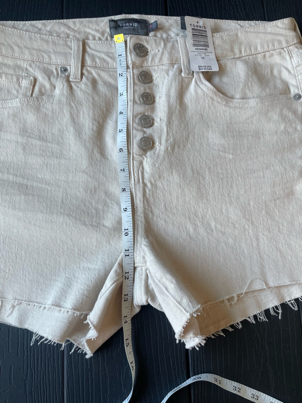 NEW Torrid 3.5” Classic Denim High-Rise Shorts Size 12 Ivory Button Fly Raw Hem - Picture 4 of 12
